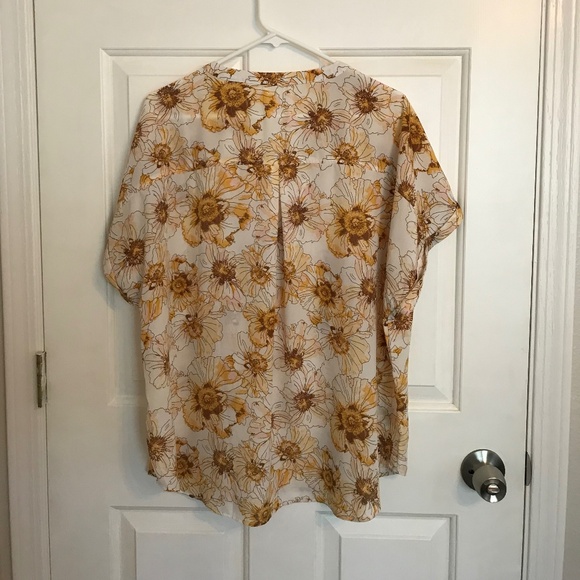 Maurices Chiffon V-Neck Cap Sleeve Floral Top Size XXL Yellow Brown - Picture 2 of 6